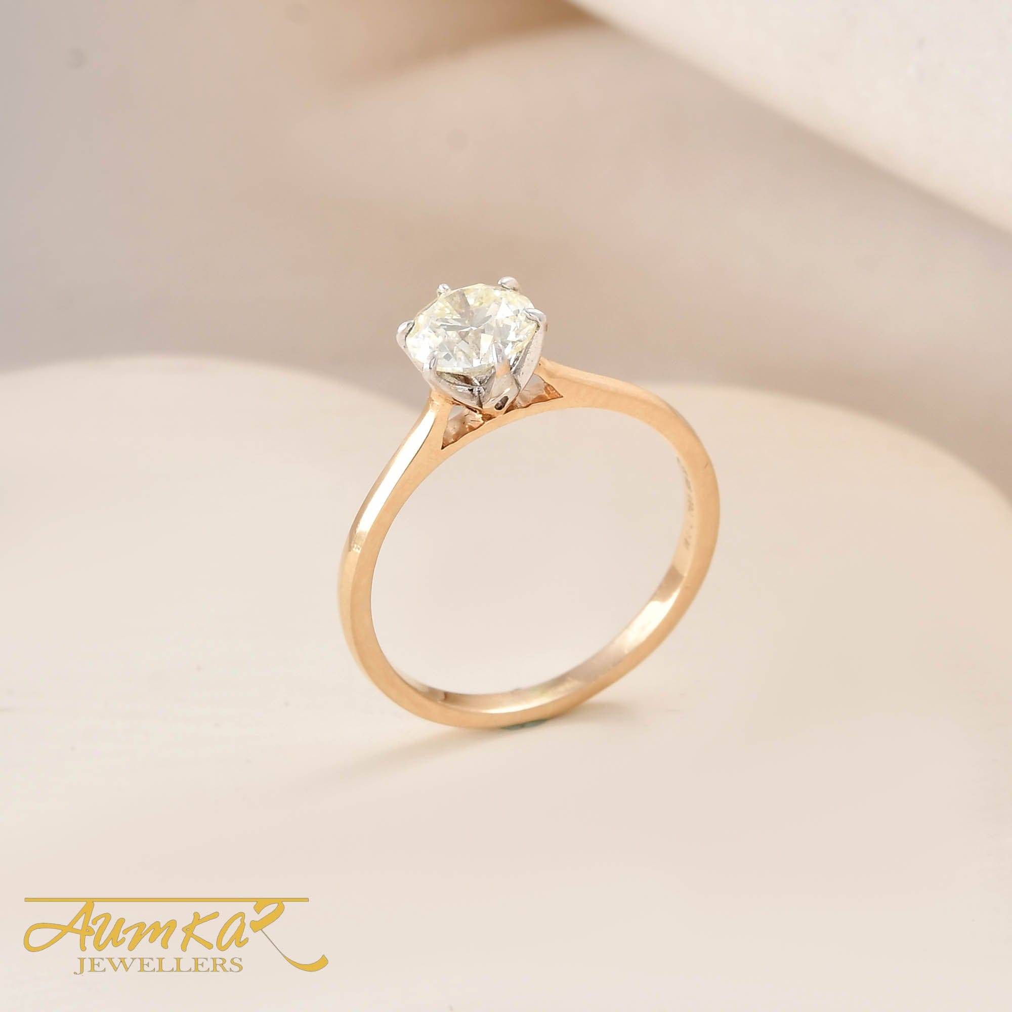 Women's Solitaire Engagement Ring With Natural Diamond